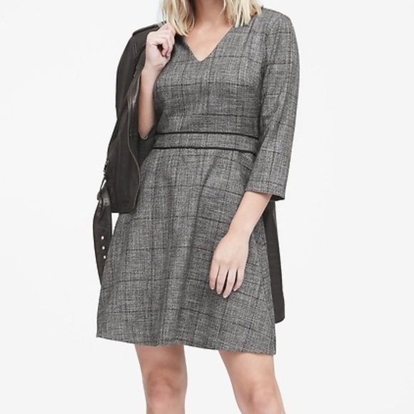 Banana Republic Dresses & Skirts - Banana Republic Fit & Flare Dress with Pockets - Black/White Tweed Size 6